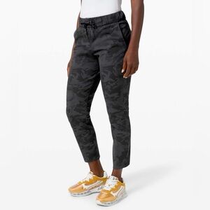 Lululemon On The Fly 7/8 Pant 27” – Incognito Camo Multi Grey, Size 6